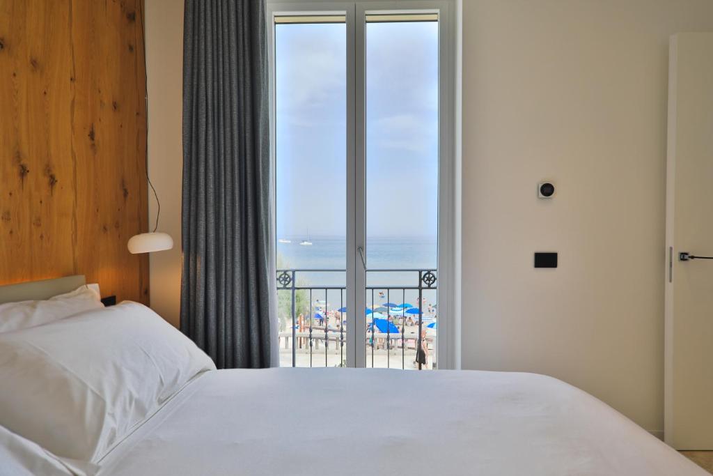 Abelia Sea Suites room 6