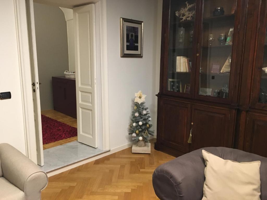 Alagona House room 2