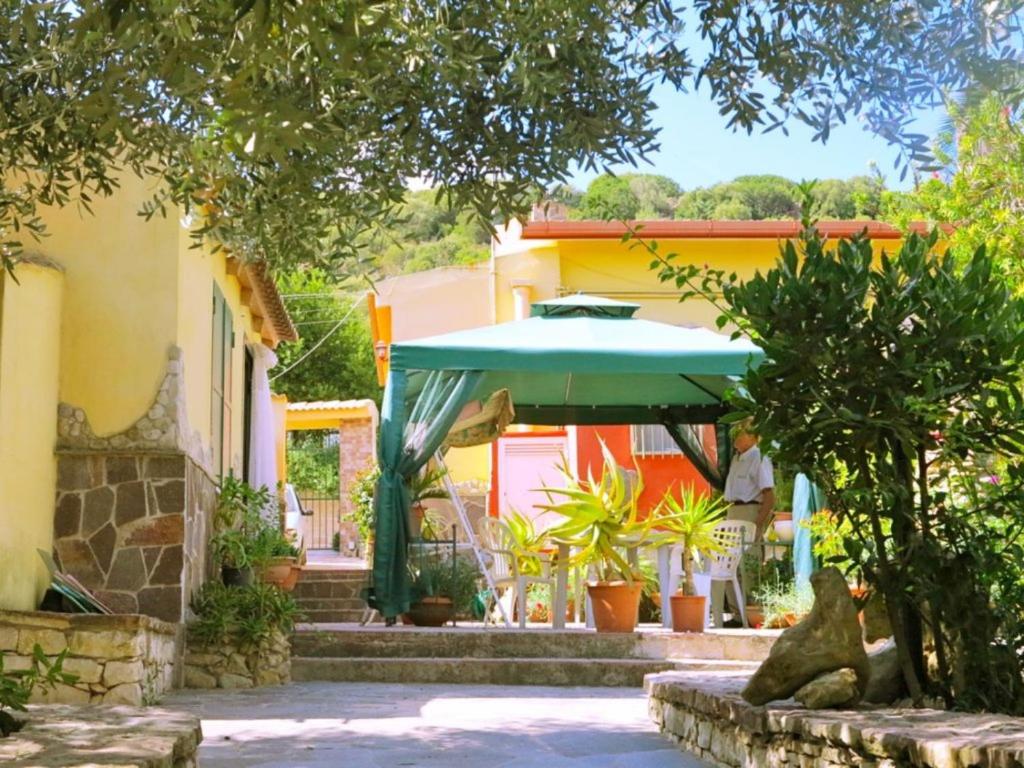 Alghero villa per 8 persone con 3 camere da letto giardino e 2 bagni room 1