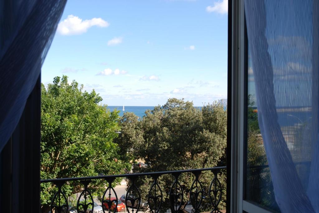 Alice's room with a view room 3