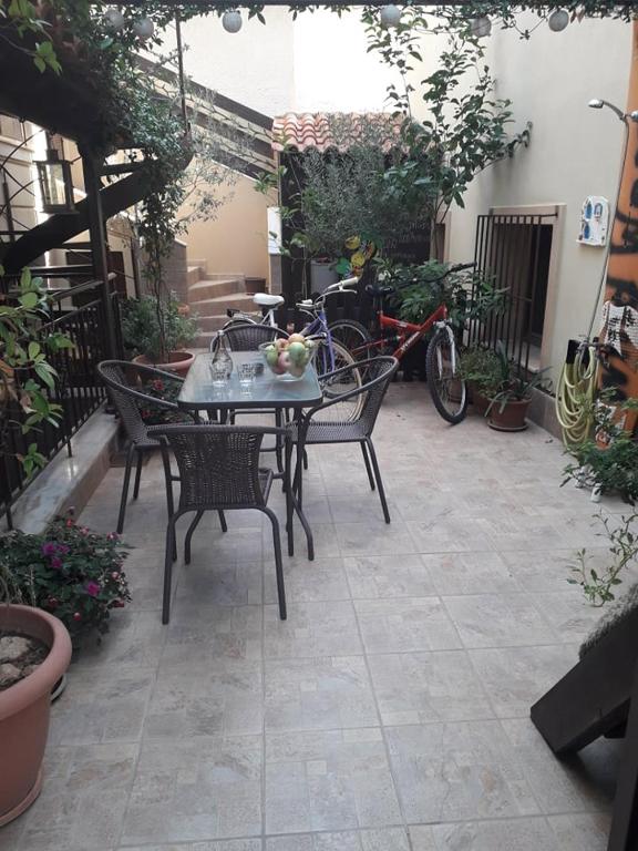 Alikes Apartments close to international airport and Rafina port room 2