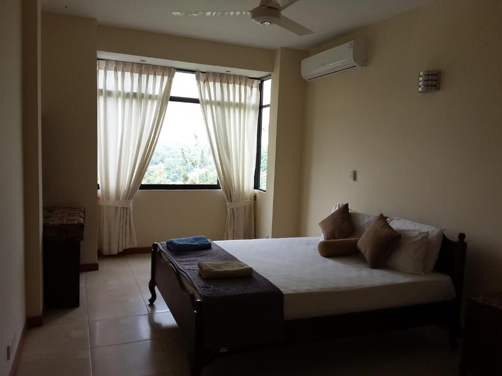 Alpha Homes - Mountain Views room 2