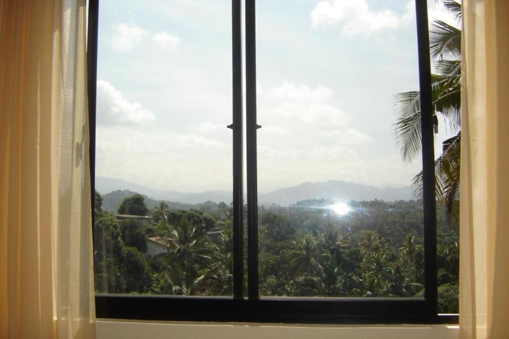 Alpha Homes - Mountain Views room 5