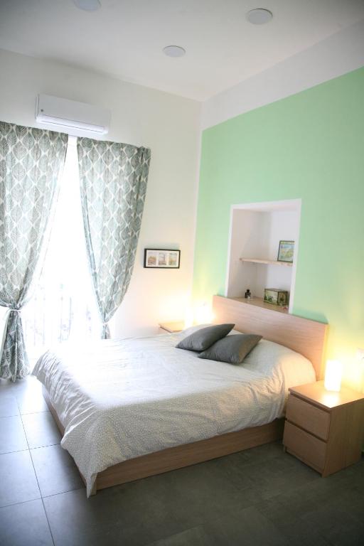 ALYSSA HOUSE room 1