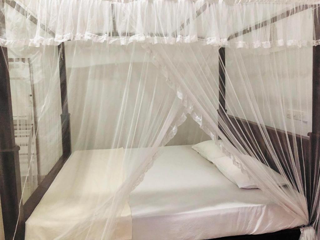 Amor Place Unawatuna room 6