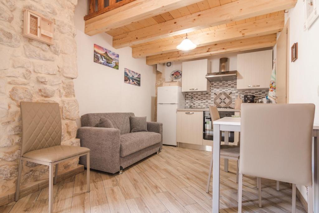 L' Anticu Dammusu 2 room 2