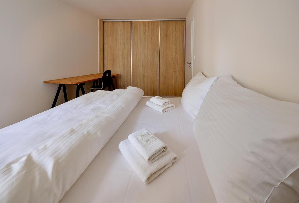 Top Location Aparthotel by Ambiente room 1