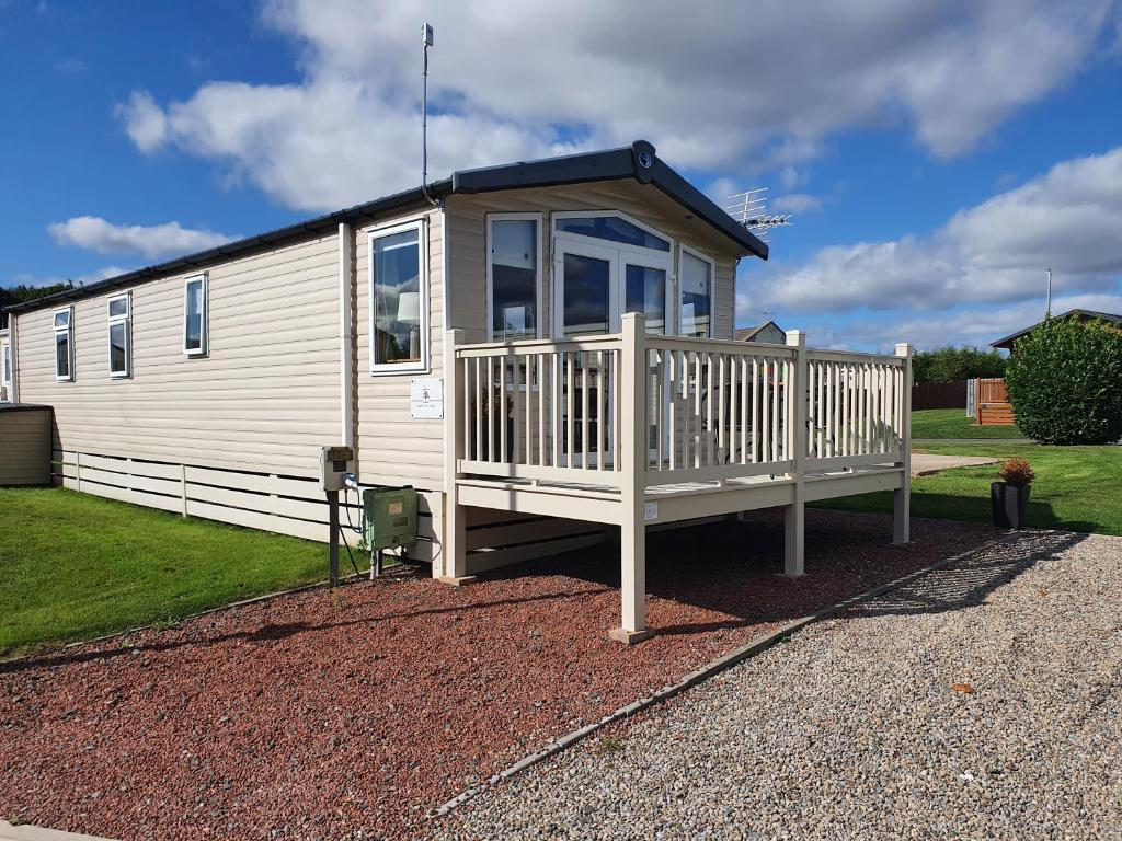 Apple Tree 3-Bed Hot Tub Lodge in Northumberland room 1