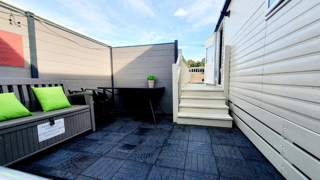 Apple Tree 3-Bed Hot Tub Lodge in Northumberland room 5