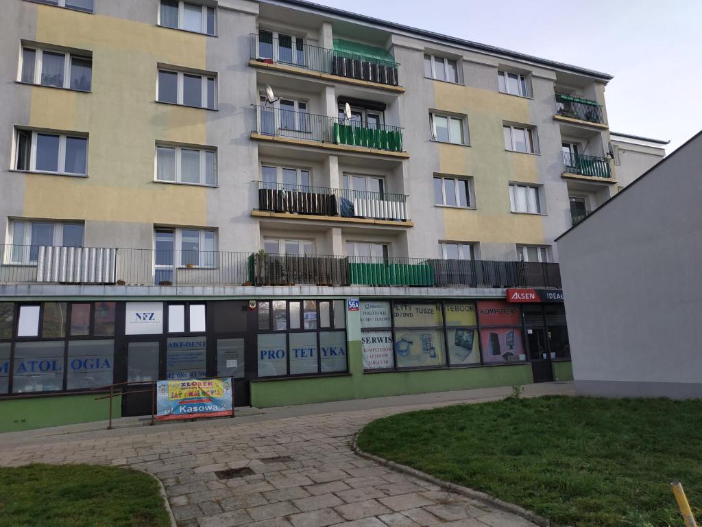 Apartament No 23 room 1