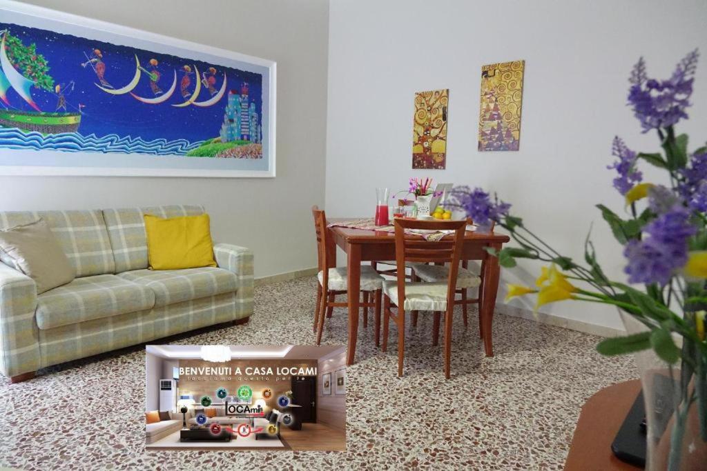 Locami Holiday&HouseRooms Street Tripolitania 26 room 1