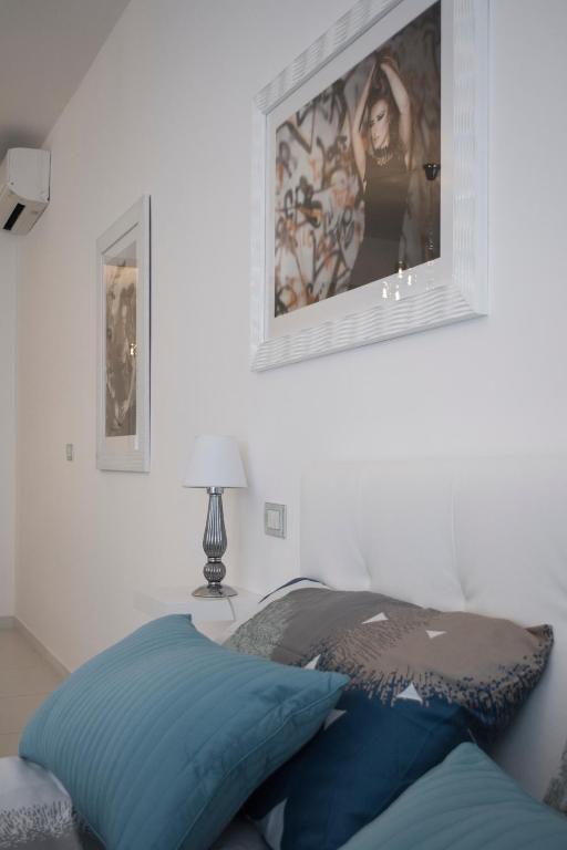 Artist's suite room 2
