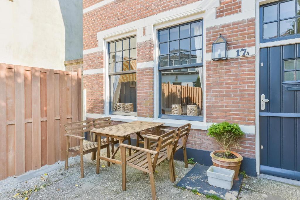 Cute Beach House (4p), Free Parking room 1