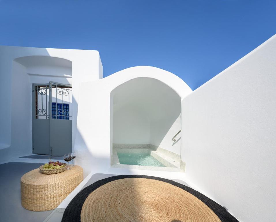 Betty's Home Santorini room 2