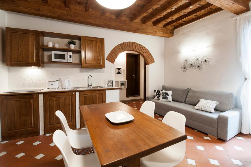 Borgo Pinti Apartment room 2