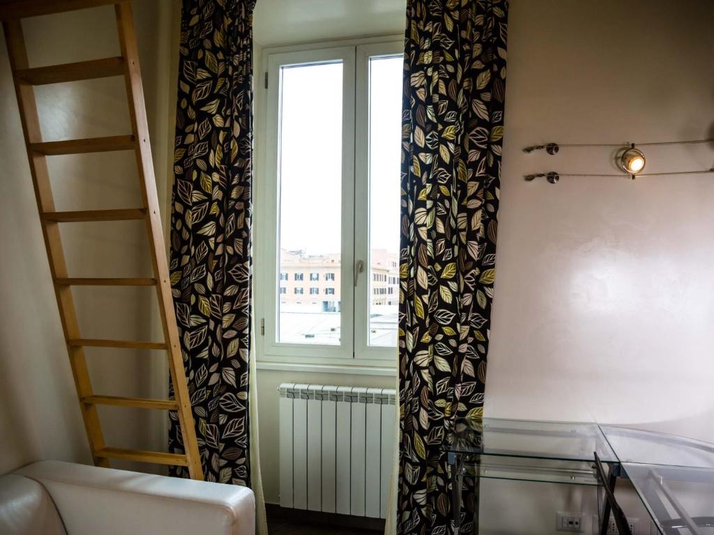 Rome Services Caracciolo room 4