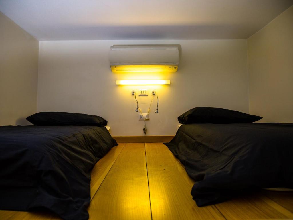 Rome Services Caracciolo room 6