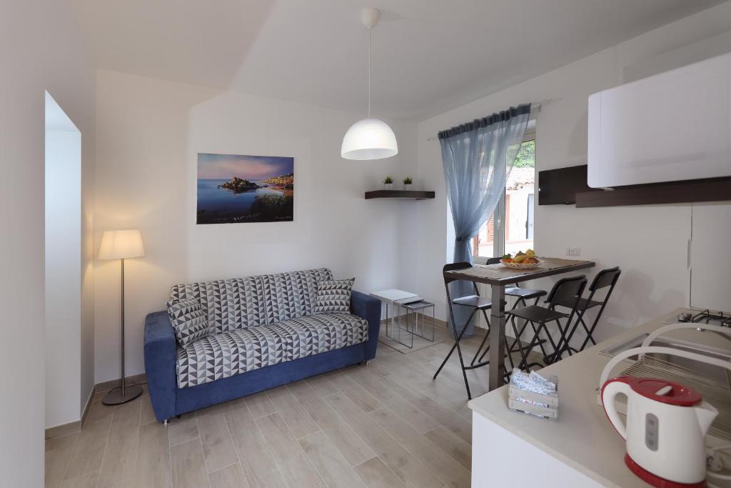 Cartolina Apartment room 6