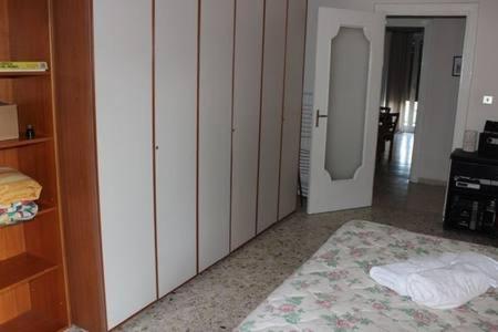 Casa Vivi' - Airport and City room 5