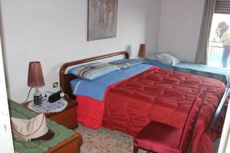 Casa Vivi' - Airport and City room 6