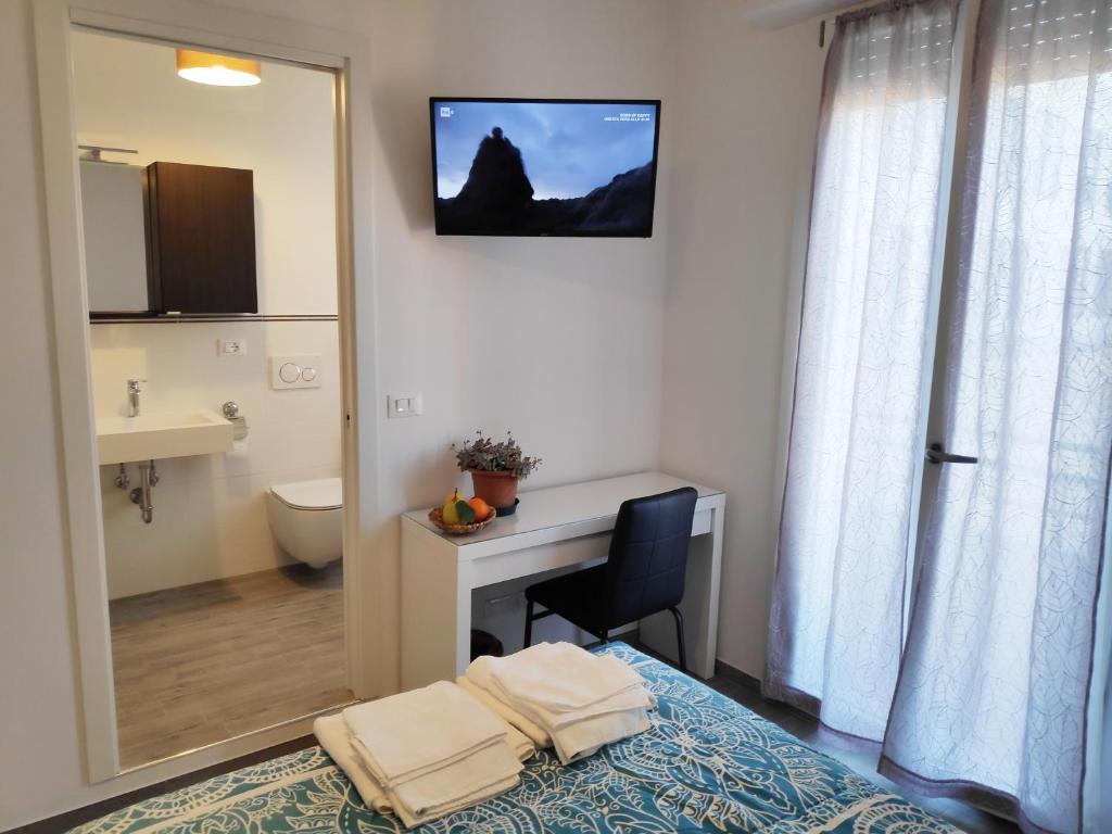 Casadei Guest House Stazione Bologna room 2