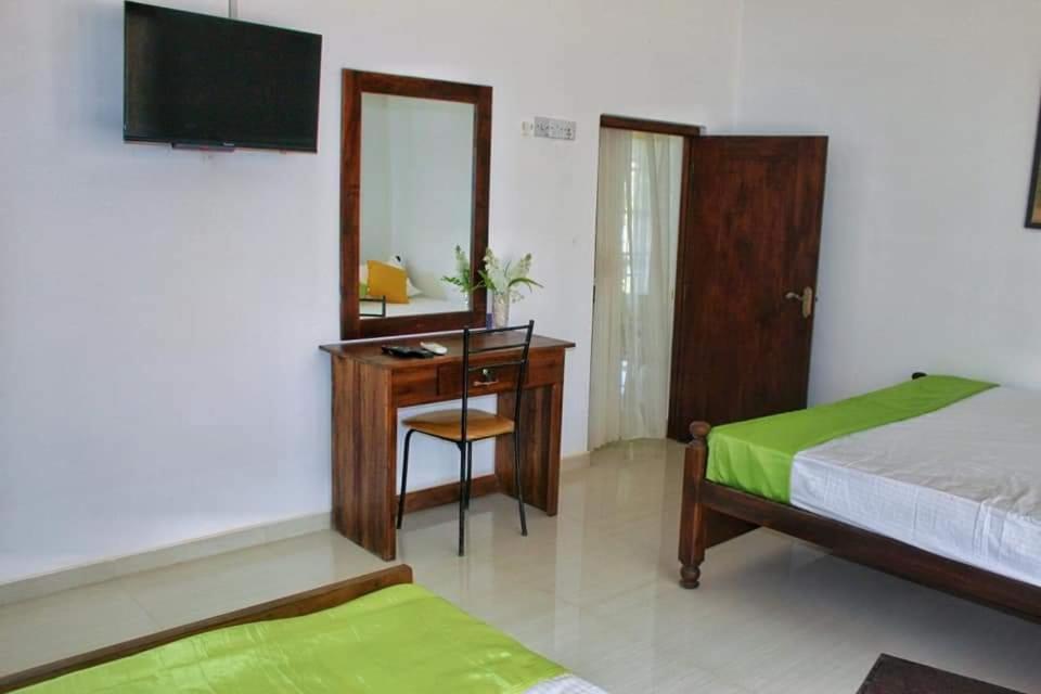 CASTILE INN room 1