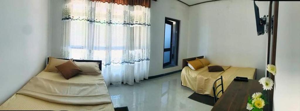 CASTILE INN room 4