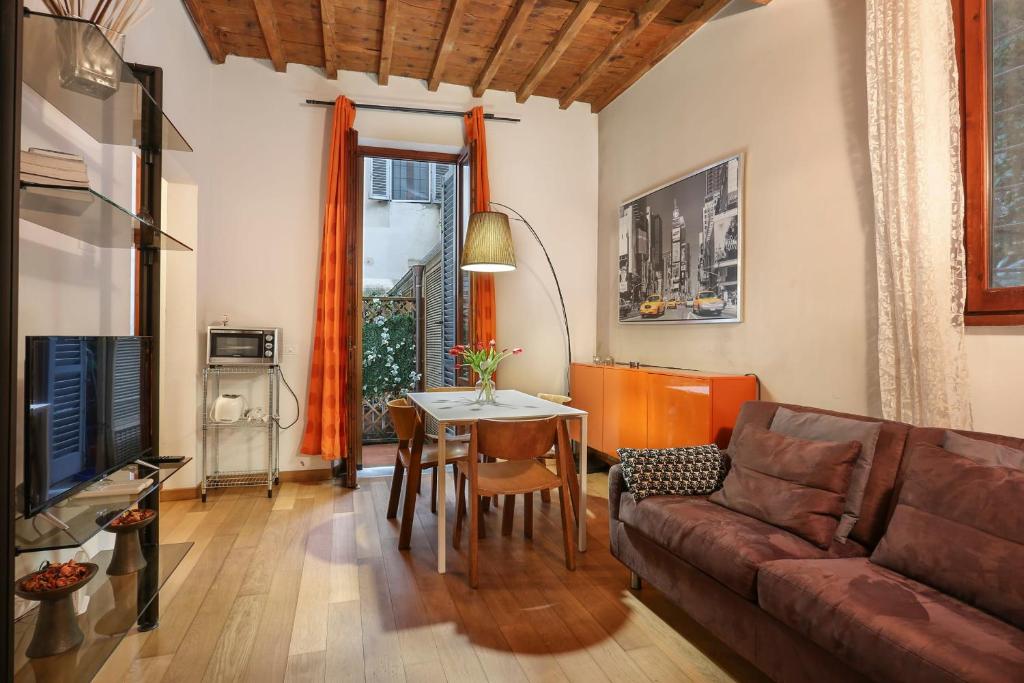 CELLINI Bright & Elegant flat in Florence-hosted by Sweetstay room 3