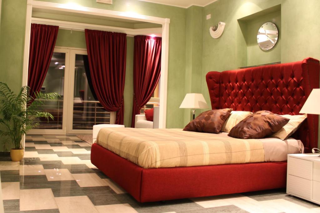 Central Rooms room 1
