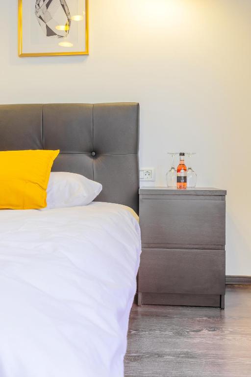 CHÂTEAU: Upscale Suites in Bucharest's Historical Center! room 4