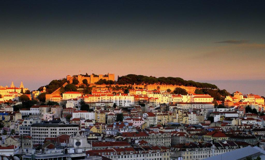 Chiado River View Deluxe Apartment
