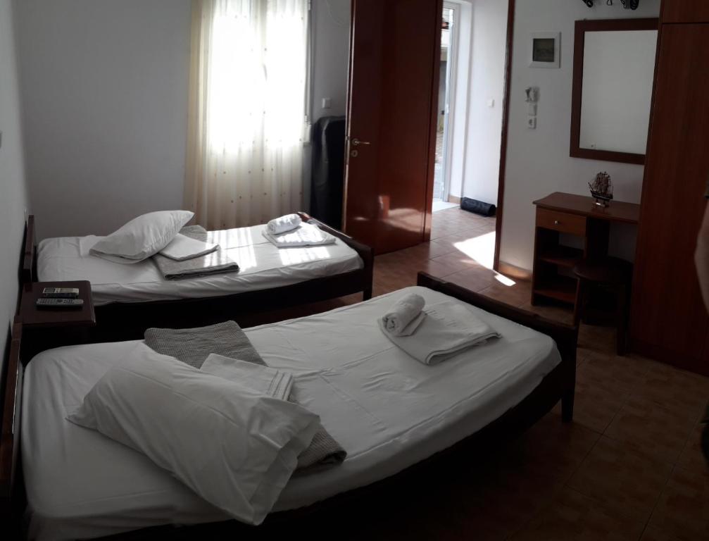 Chrysa's Studios room 6