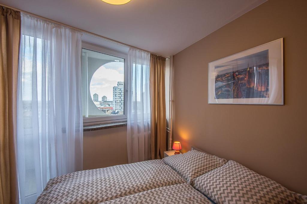 City On Foot room 6