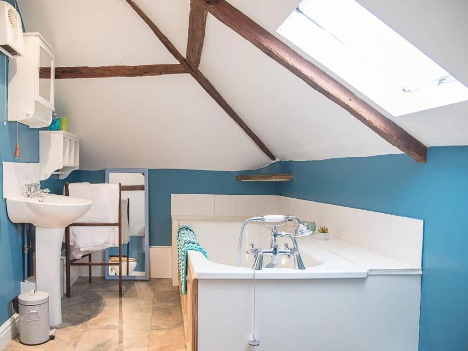 The Coach House room 3
