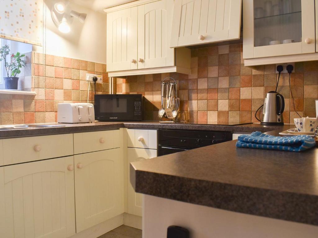 Colbridge Cottage room 6