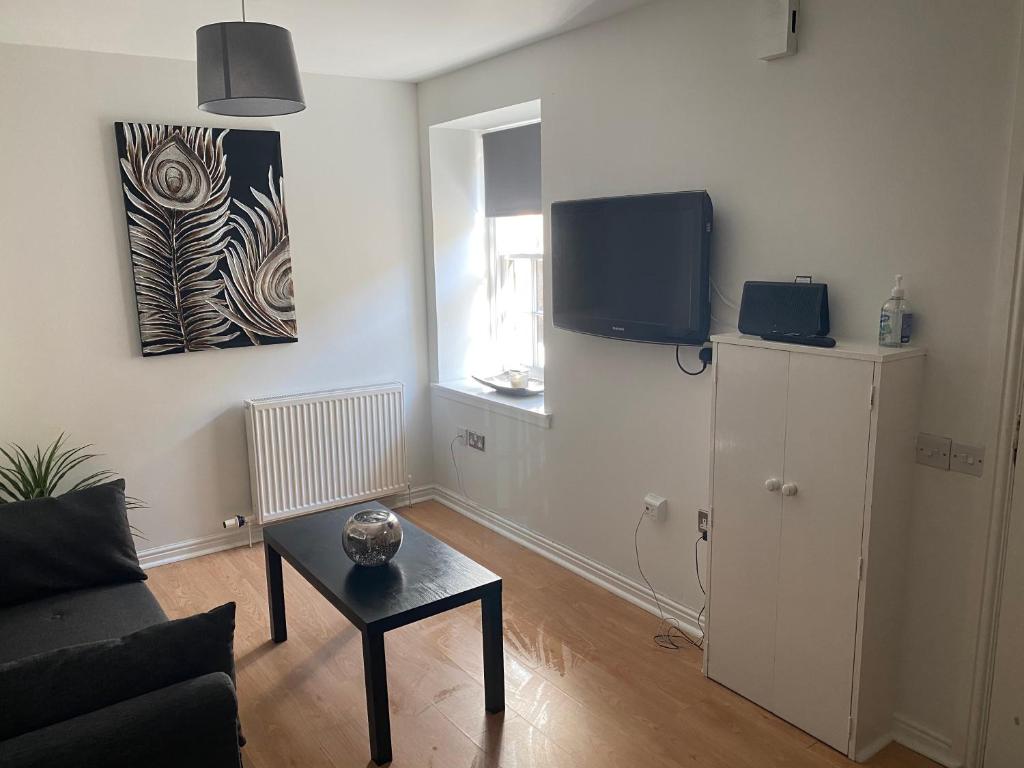 Cosy studio flat room 1