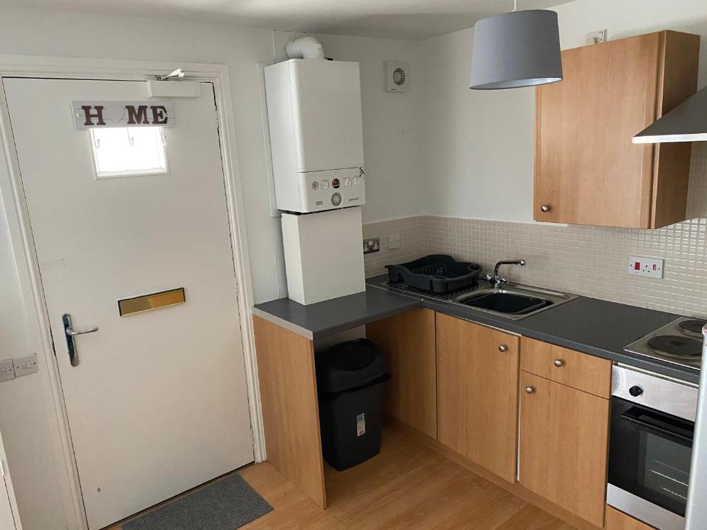 Cosy studio flat room 2