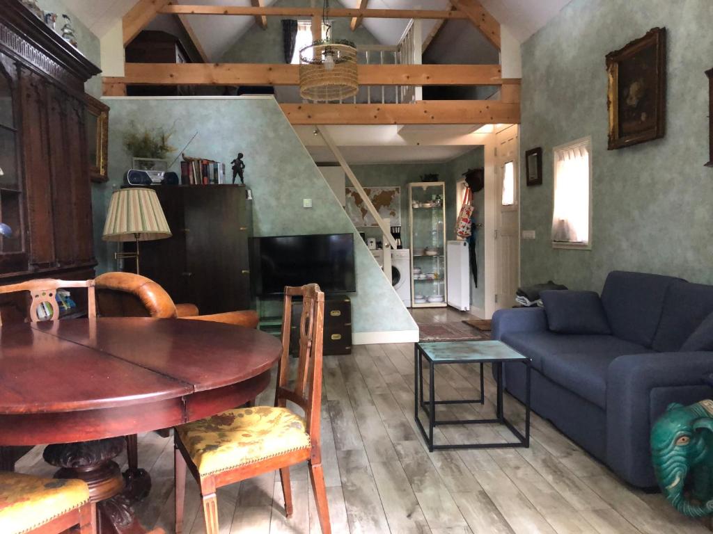 Cozy Cottage room 6