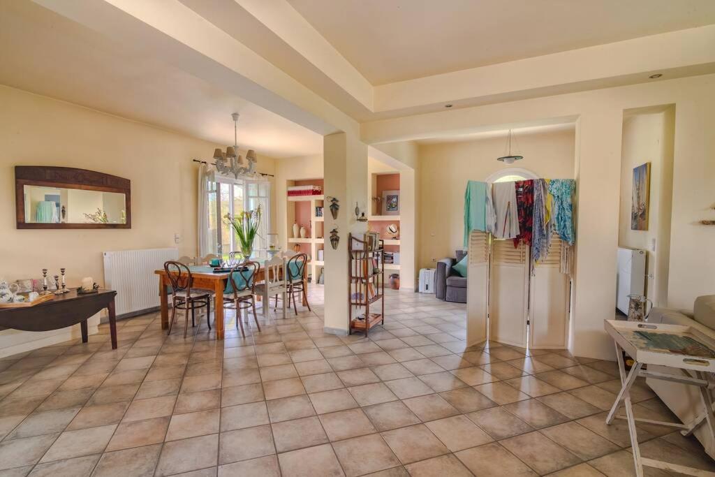 The Cottage House room 1