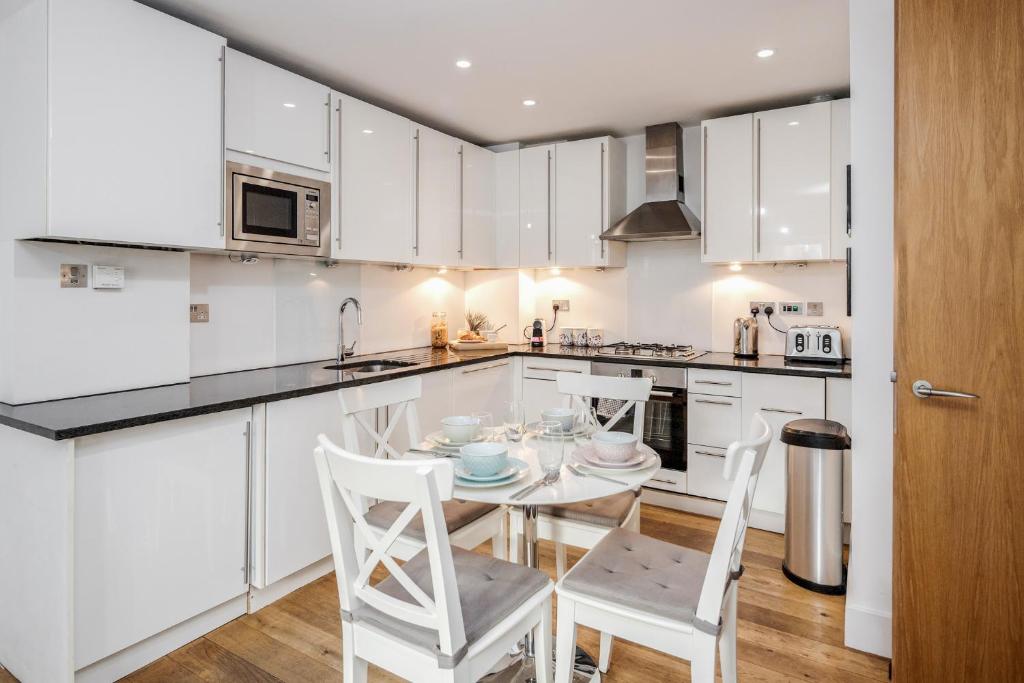 The Heart of Covent Garden, Sleeps 4 room 5