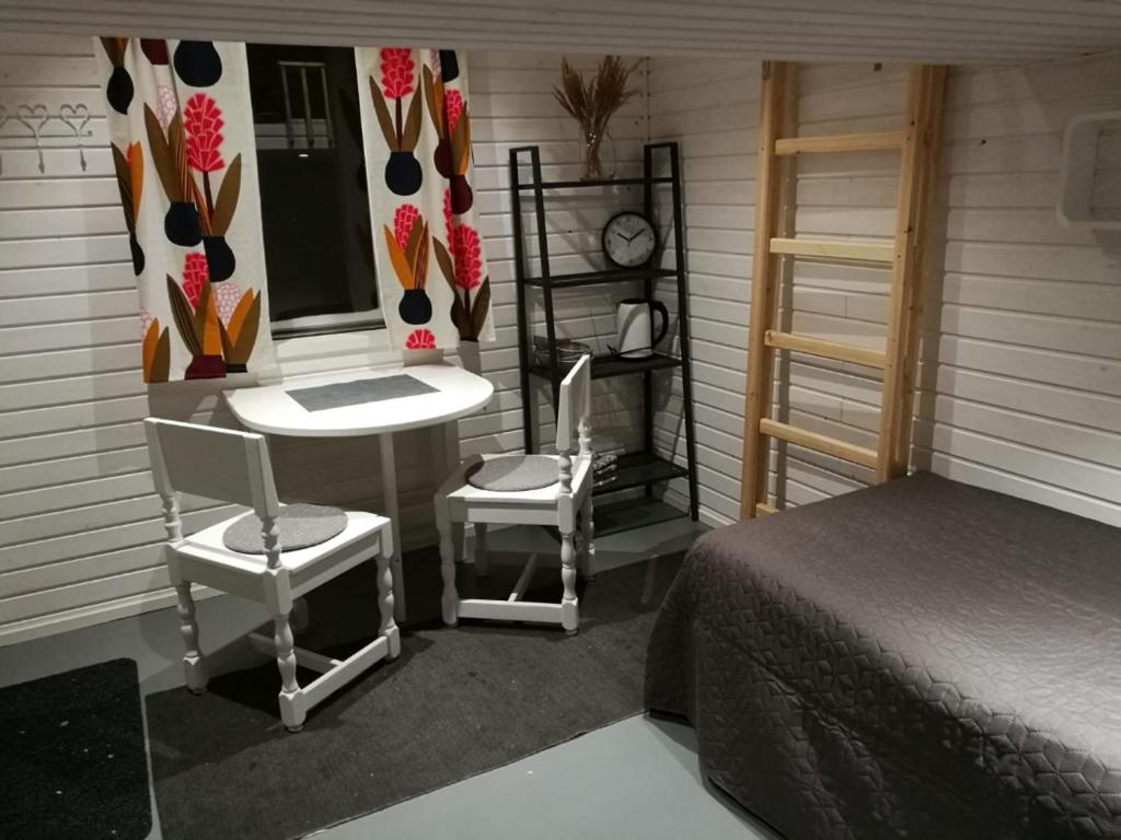 Cozy Cottage room 6