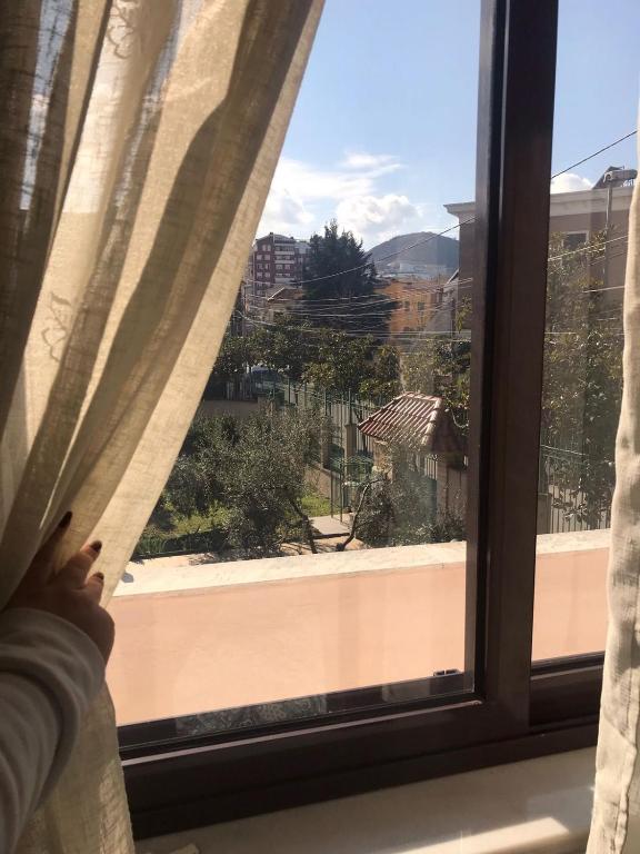 Cozy Room in Tirana by Paymán Club room 1