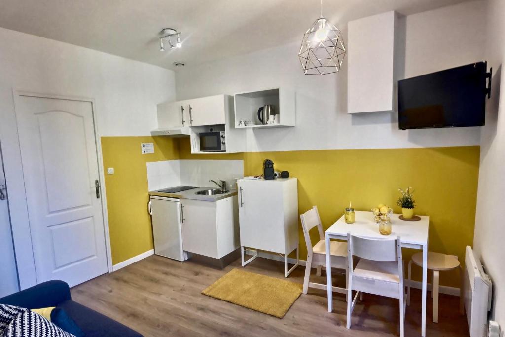 LES APPARTEMENTS D'EDMOND SYLVABELLE room 4