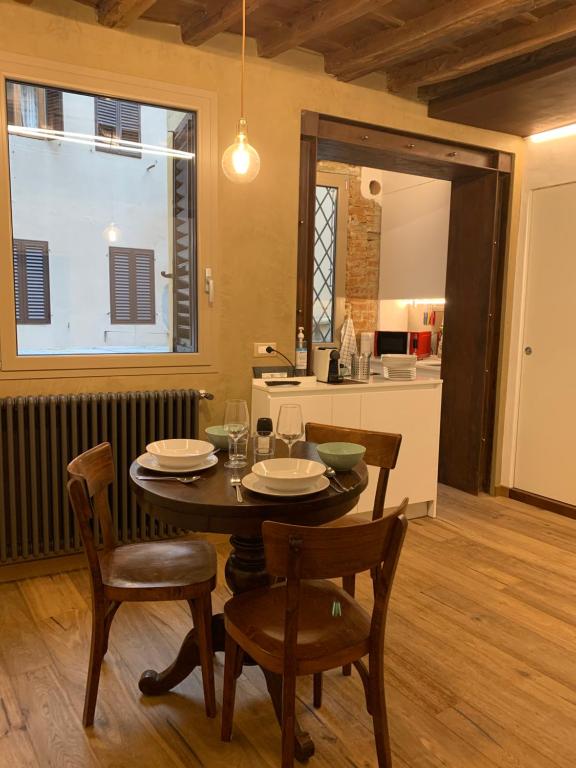 AI MAGAZZINI DEI MEDICI (casa con balcone) room 2
