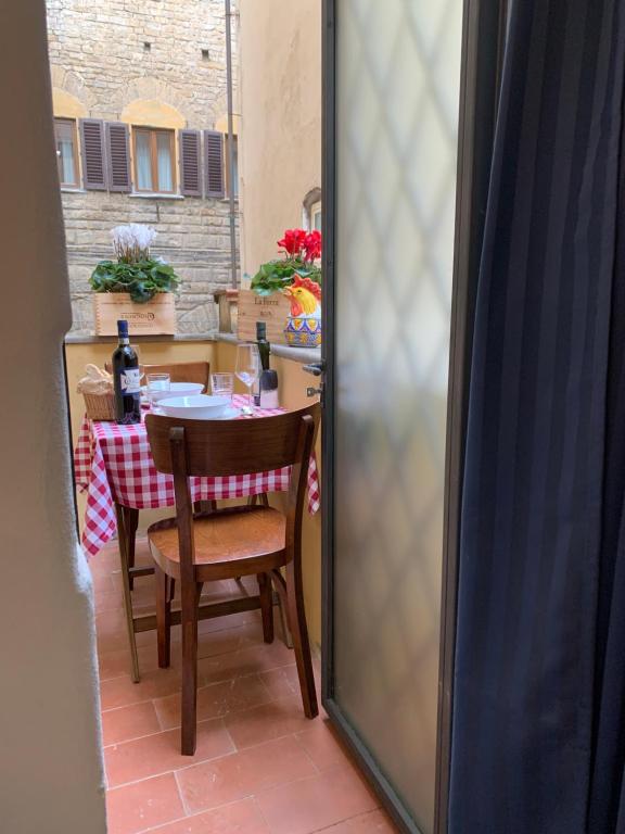 AI MAGAZZINI DEI MEDICI (casa con balcone) room 4