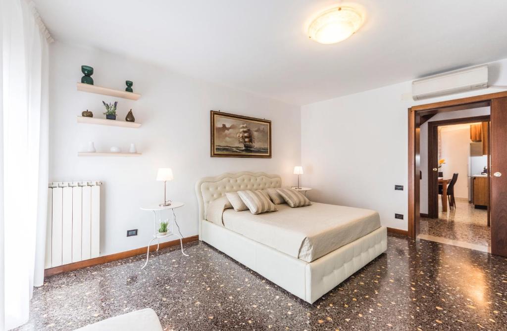 Ca' Delfina Holiday Home room 6