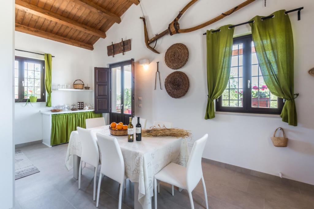 TRAPPETO DELLAGO room 3