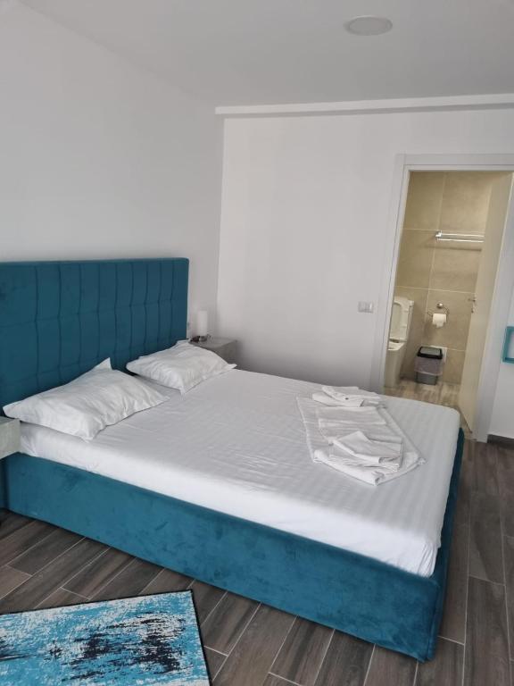 Denis Apartament room 4