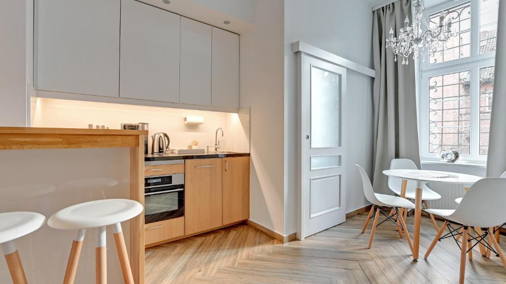 Dom & House - Apartments Old Town Ogarna room 4