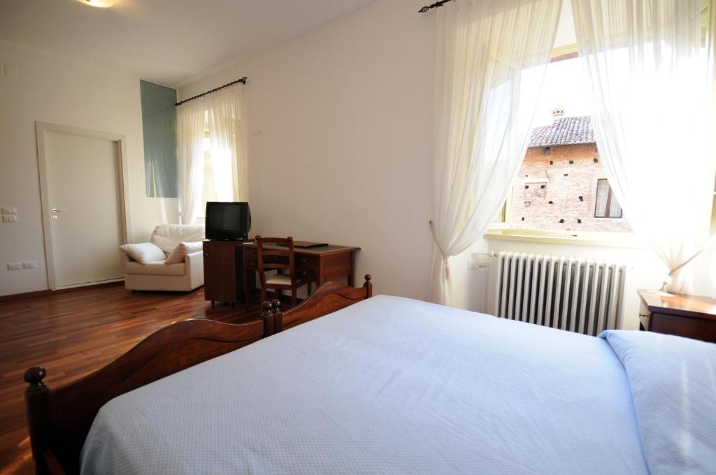 Guest House Domus Urbino room 3
